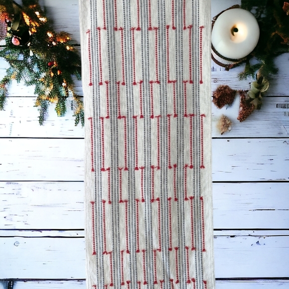 Cynthia Rowley textured table runner - Picture 1 of 6